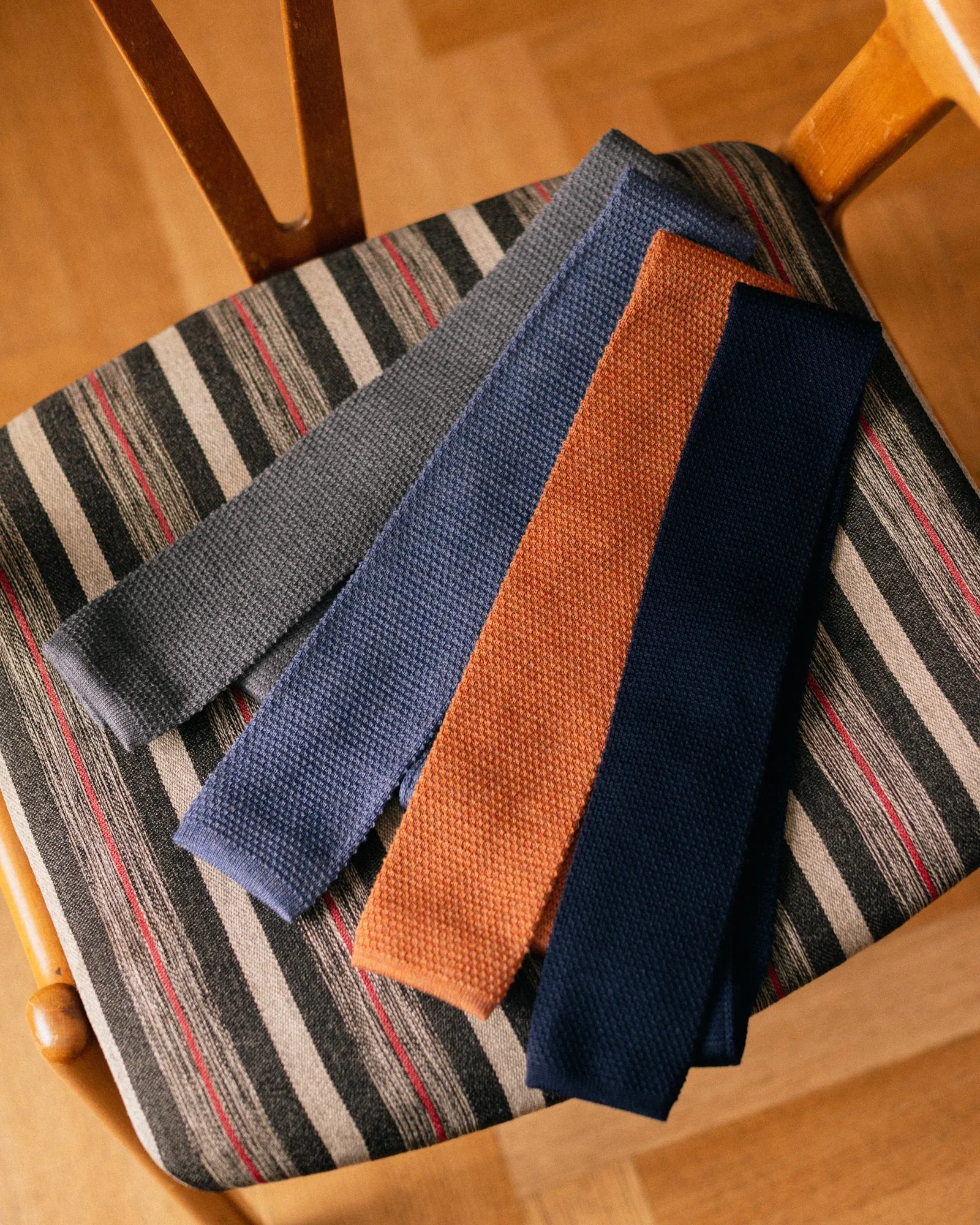 Bigi Wool Knit Tie: Navy