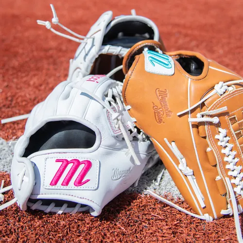 Marucci Magnolia 240C2 34 Fastpitch Catcher's Mitt: MFG3MG240C2FP