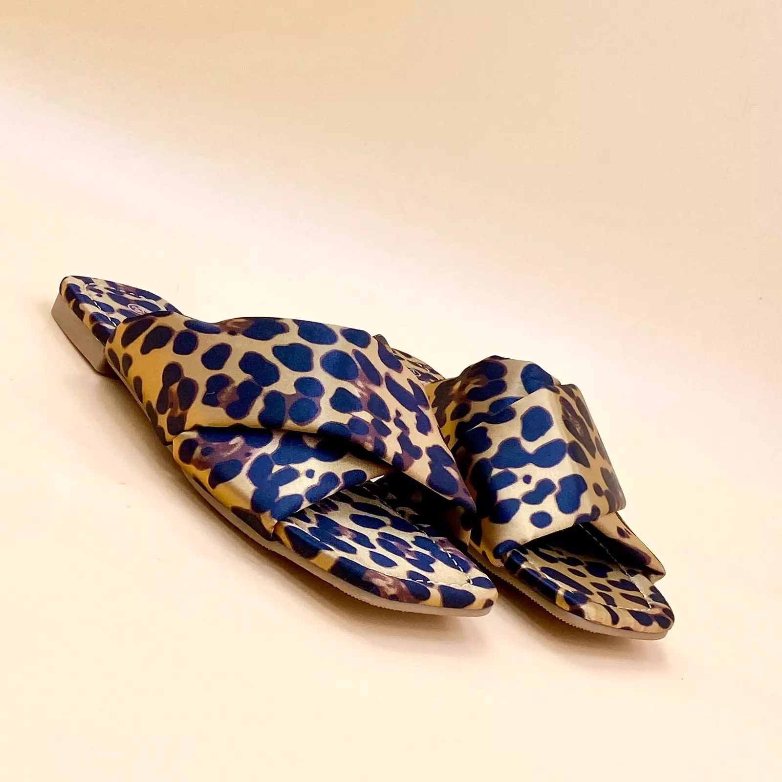 NEW , WOMEN SLIPPERS S8